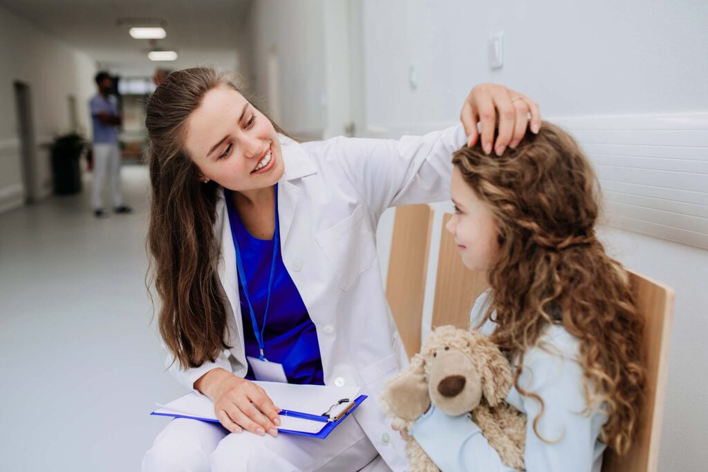 دليل المرأة للوقاية: 4 فحوصات لا يجب أن تتجاهليها بعد سن الثلاثين.